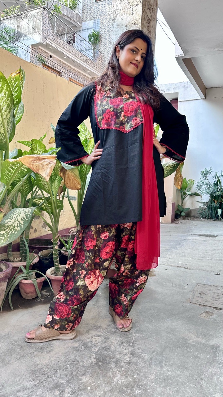 ‘Rose’ Farshi salvar set view 5