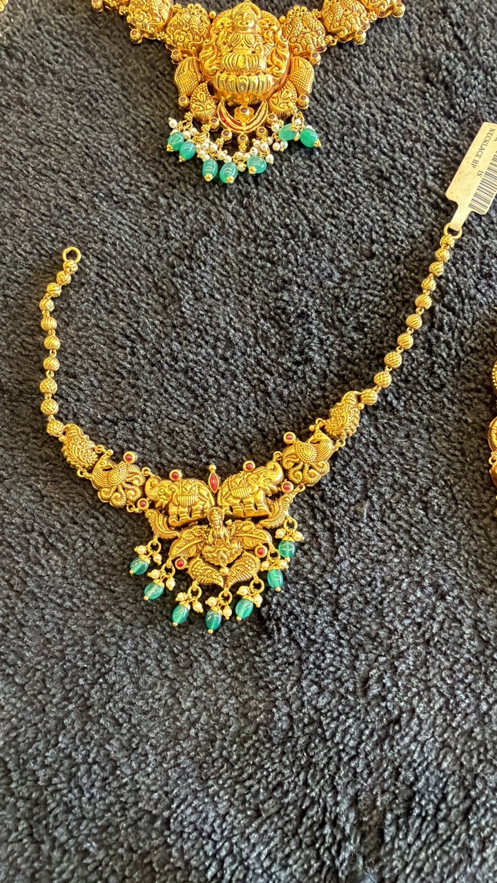 Gold Choker view 4