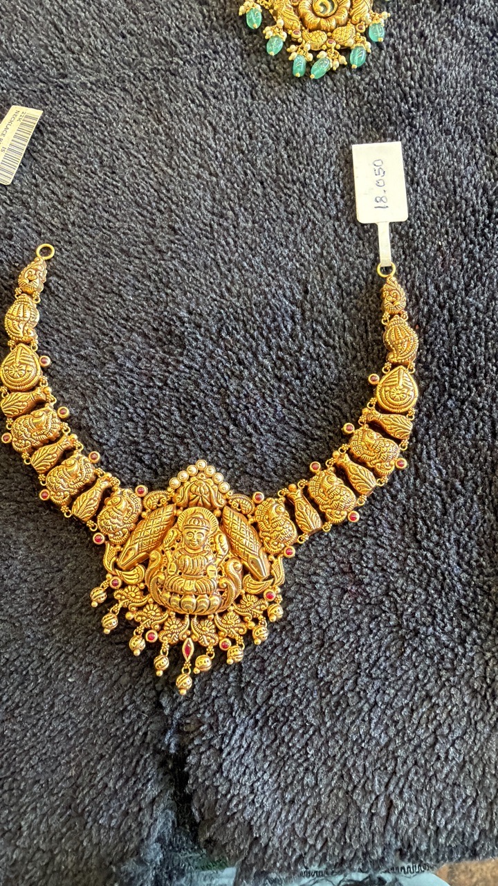 Gold Choker view 6