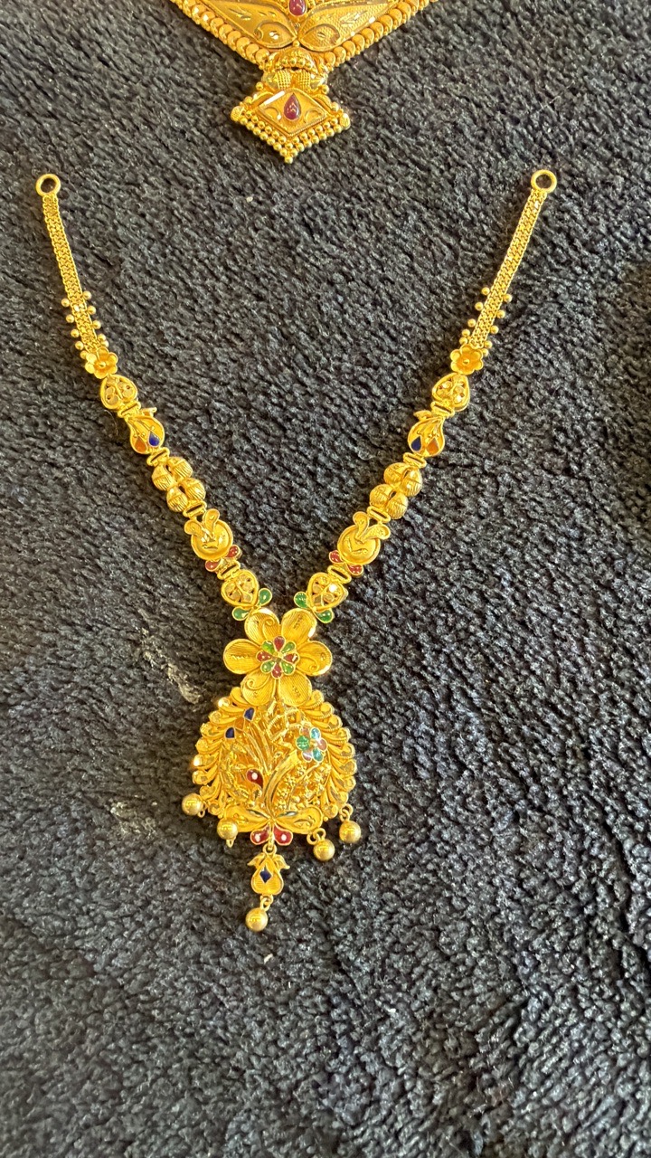 Gold Choker view 3