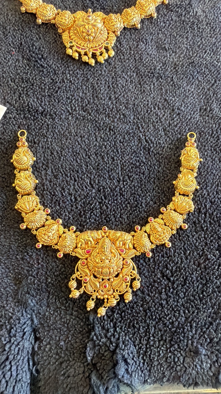 Gold Choker view 9