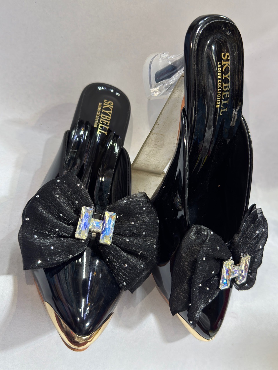 Buntoo Back Open Stylish Girls And Women Black Colour view 4