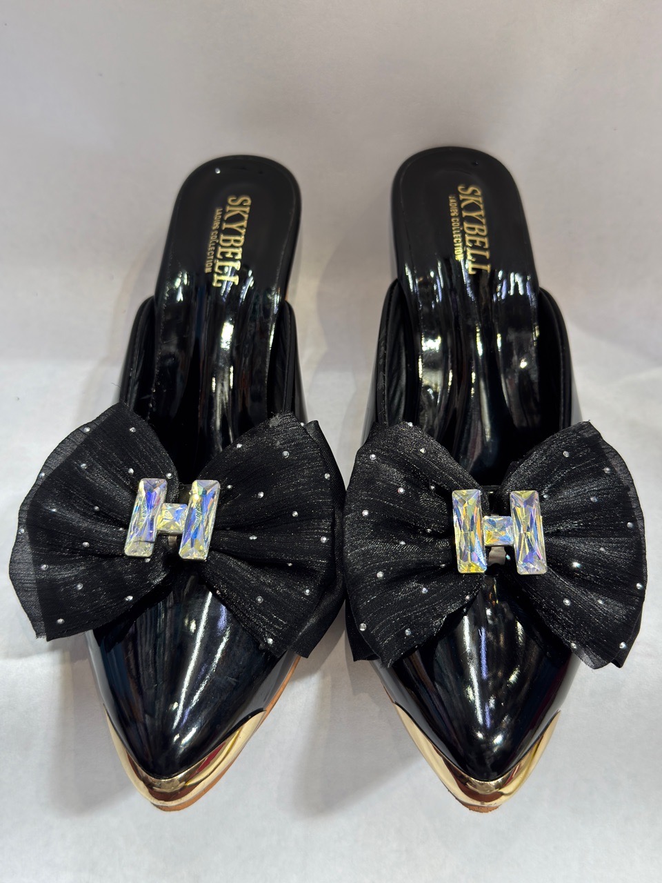 Buntoo Back Open Stylish Girls And Women Black Colour