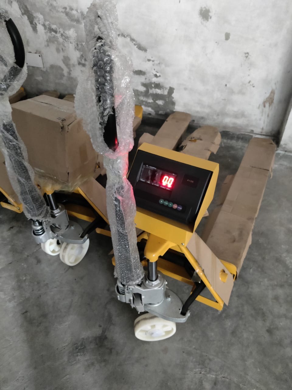 Scale Pallet Truck view 2