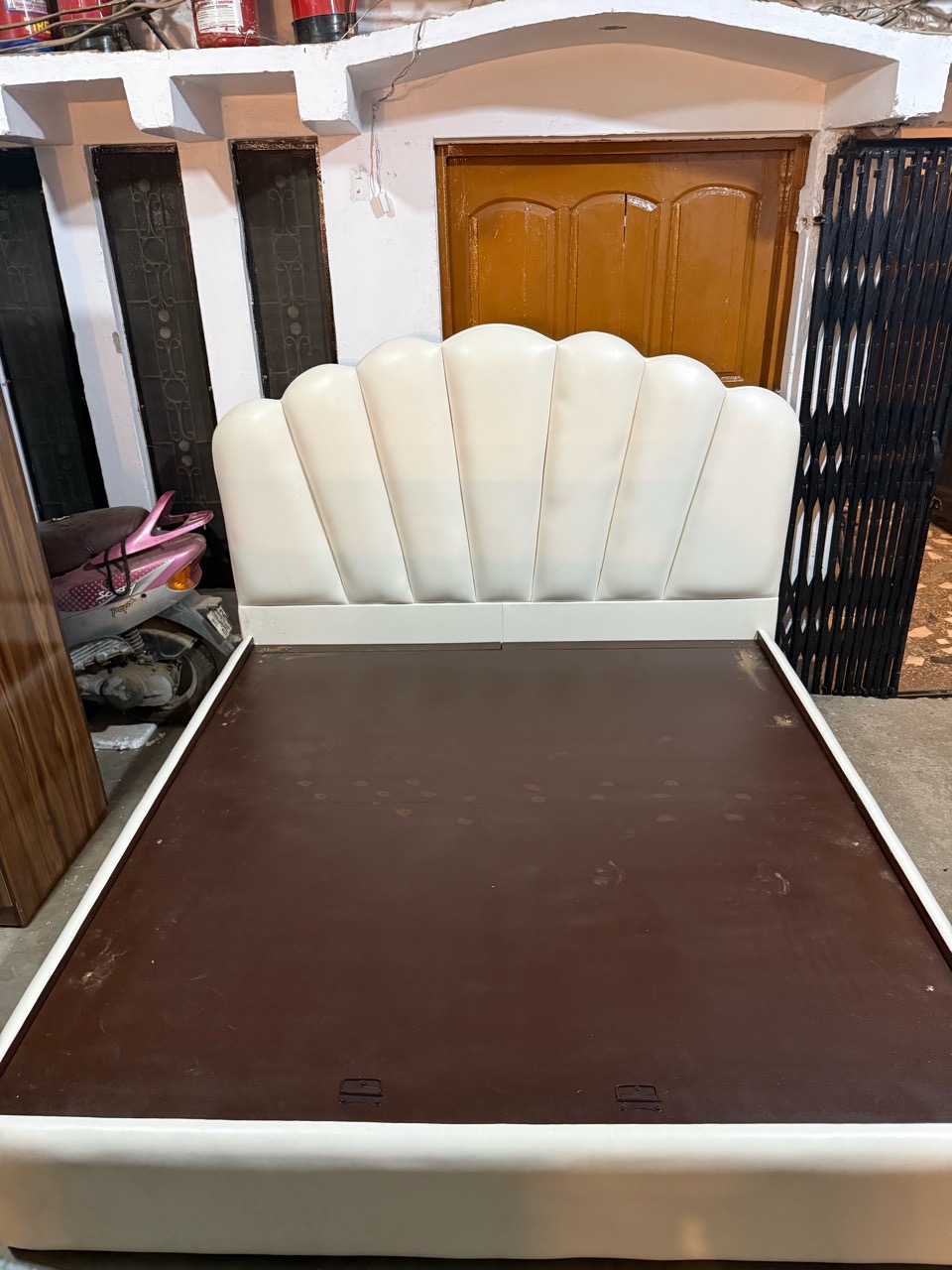 Elegant Cream Bed view 3