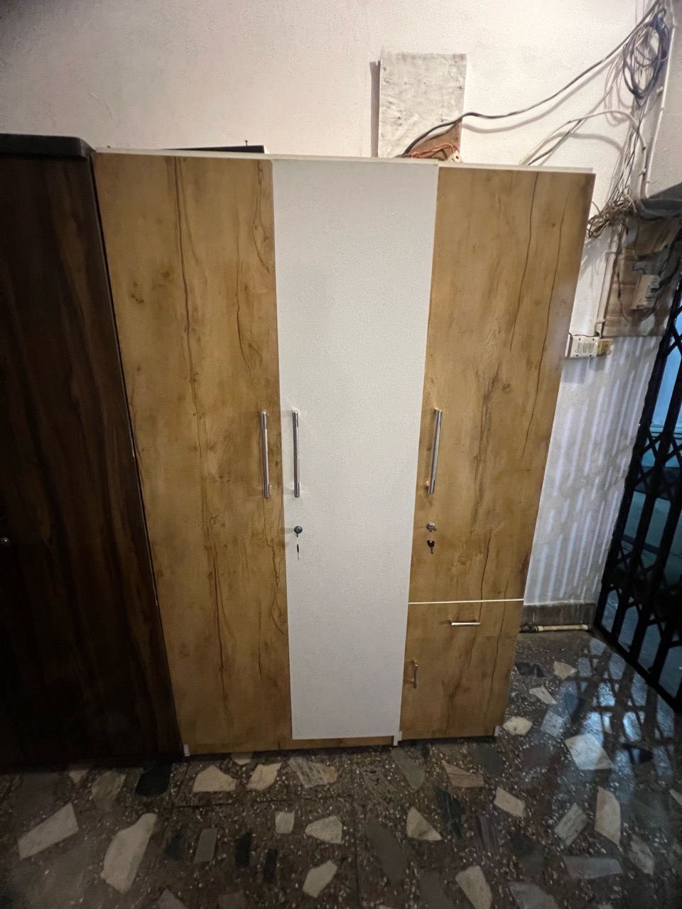 THREE DOOR WARDROBE view 5