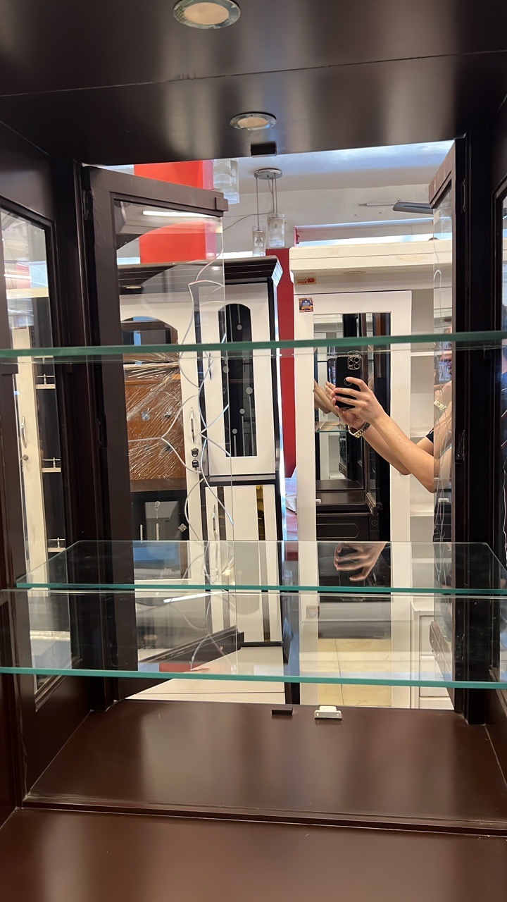 Glass Display Cabinet view 3