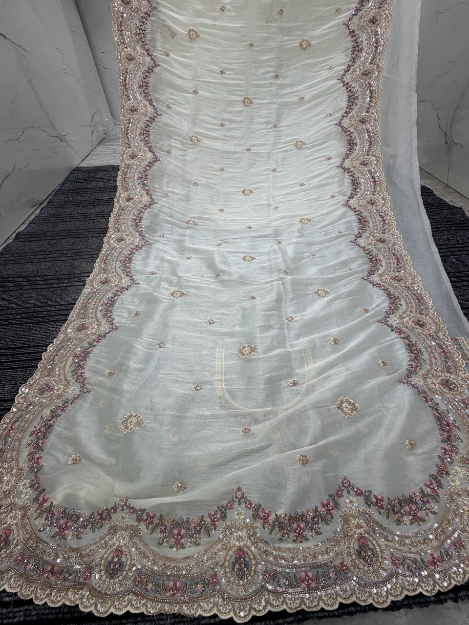 White Viral Saree view 2