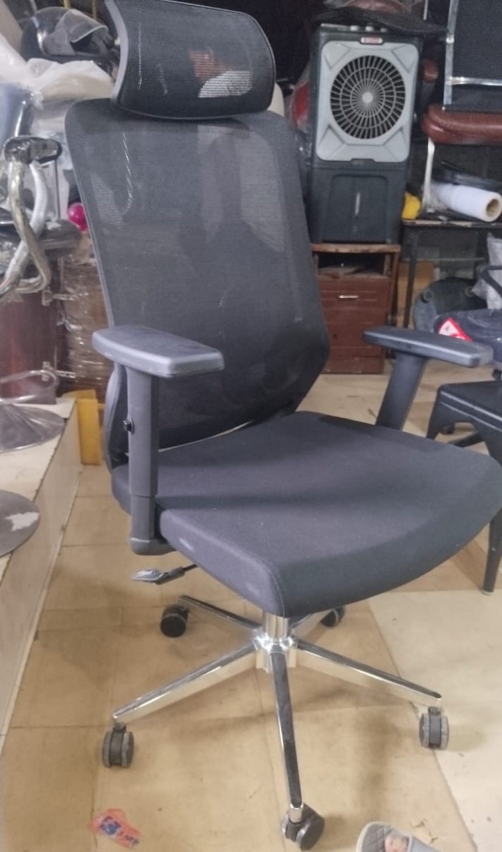 Ergonomic Black Office Chair view 2