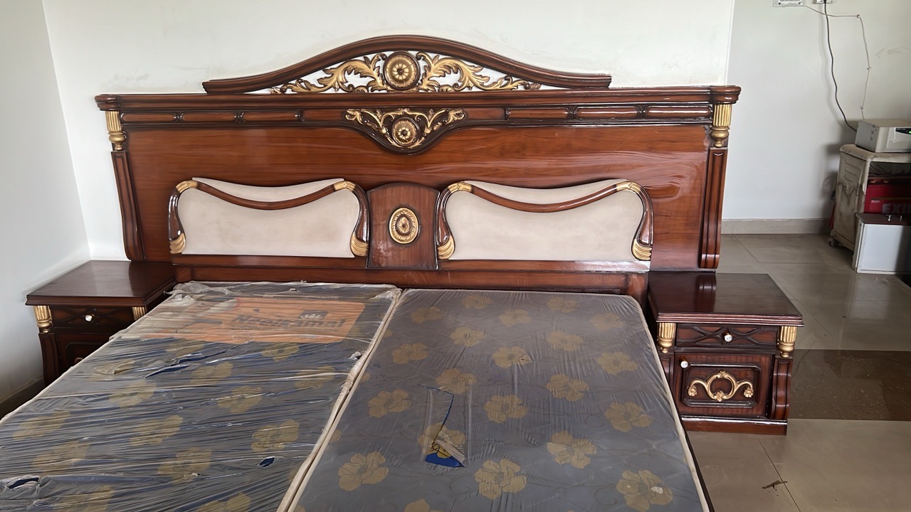 Royal Wooden Bed view 7