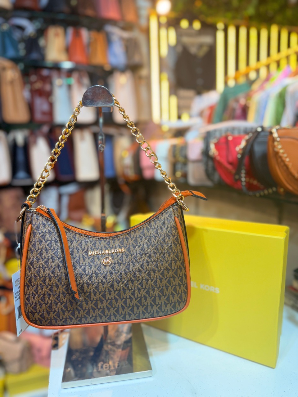Michael Kors Hobo Bag 🛍️ view 2