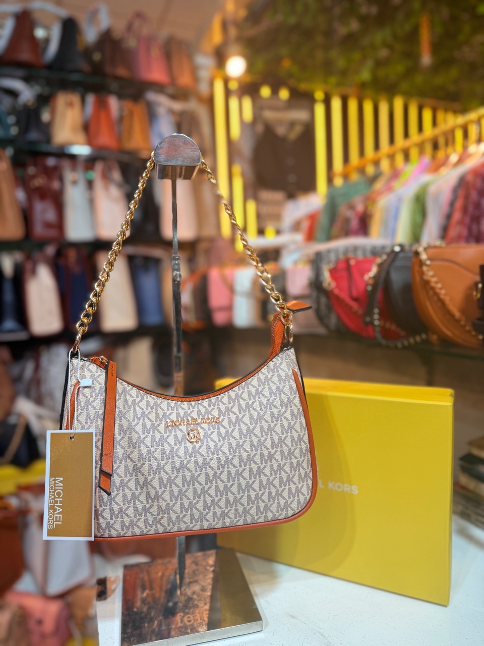 Michael Kors Hobo Bag 🛍️ view 3