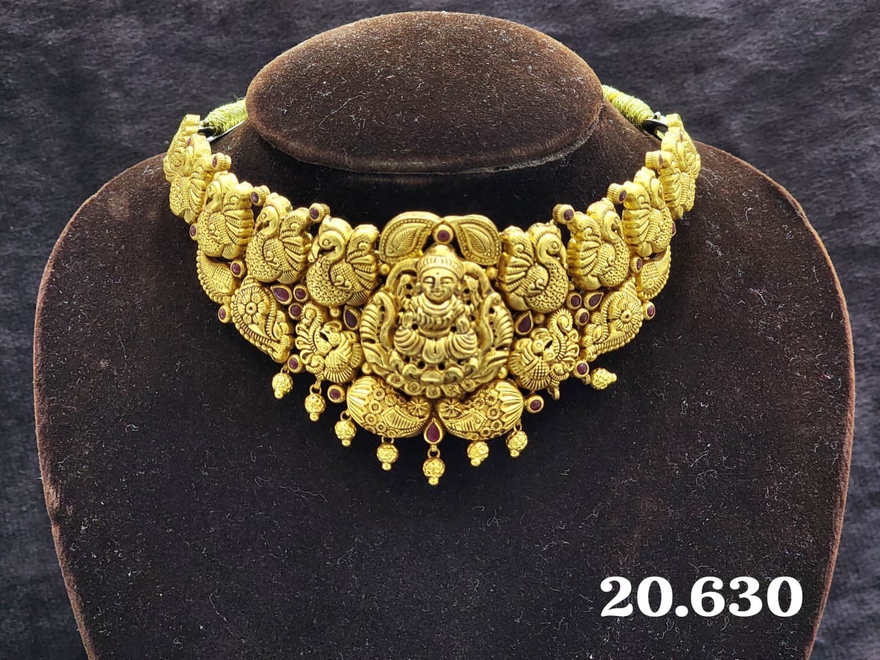 Traditional Gold Necklac1 view 3