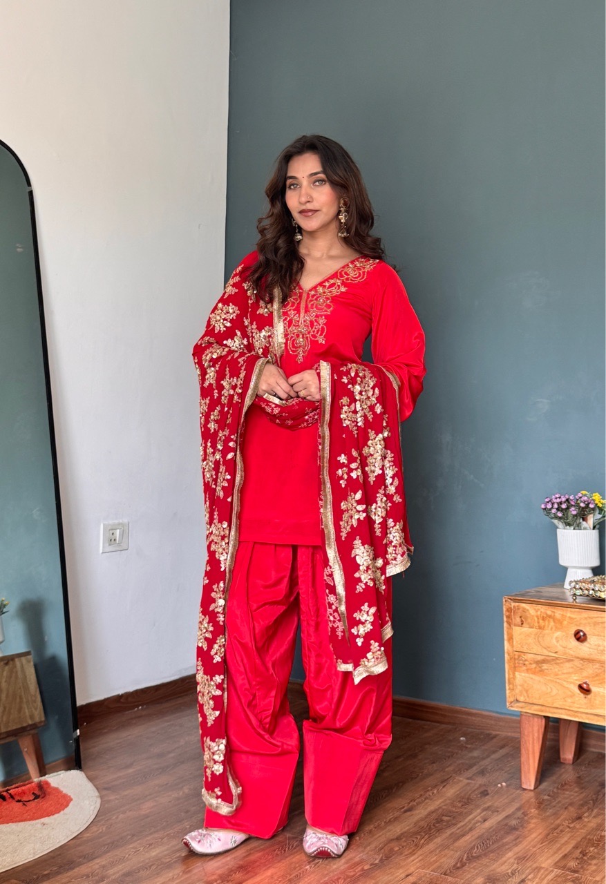 Rose Farshi Set view 3