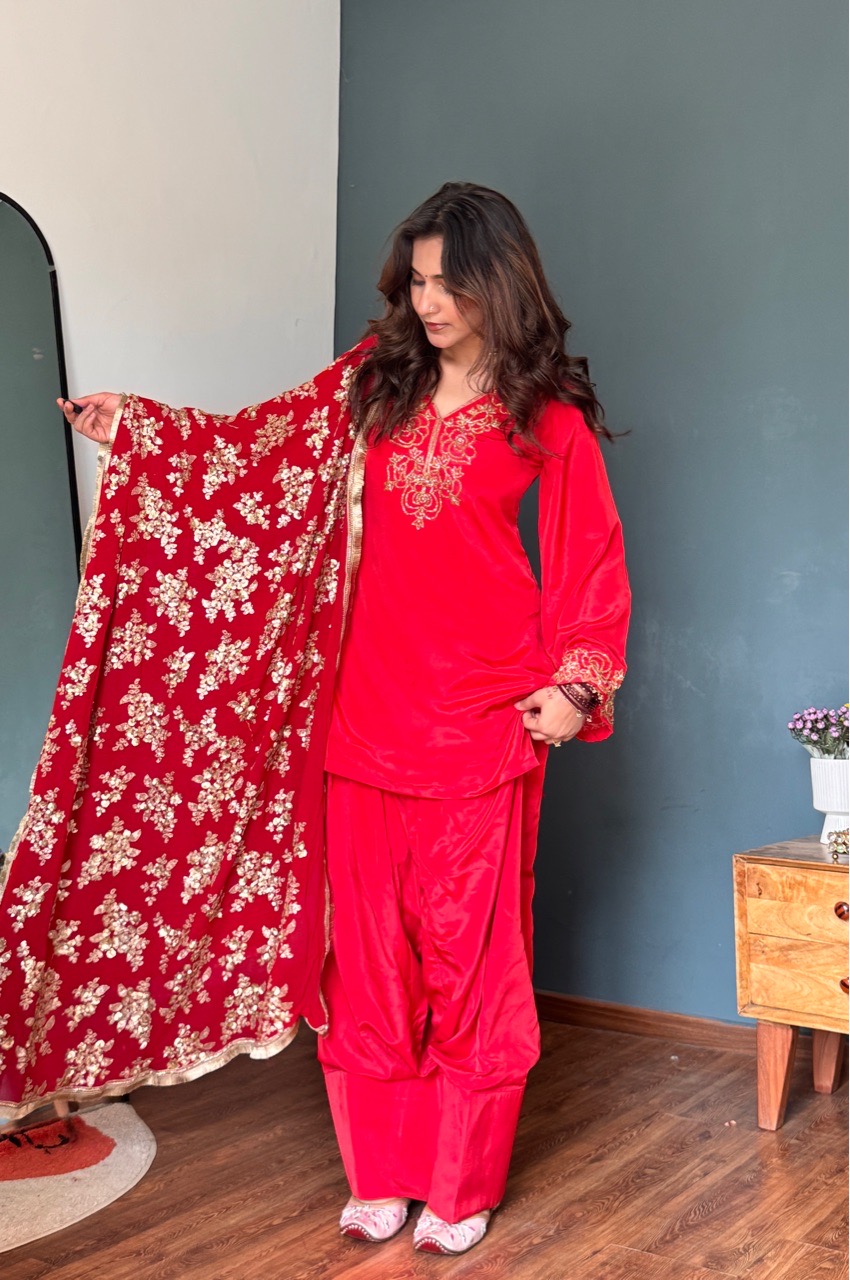 Rose Farshi Set view 2