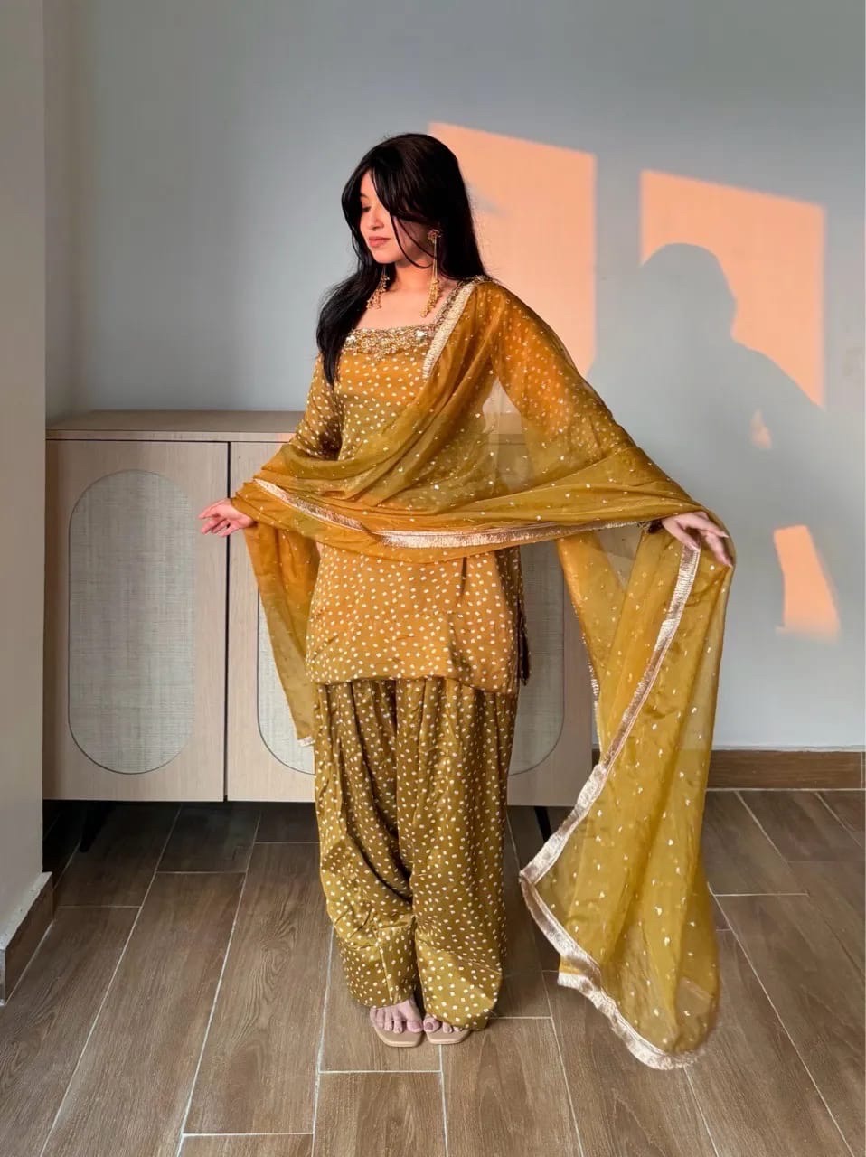 ‘Noor’ Farshi Salvar set view 4